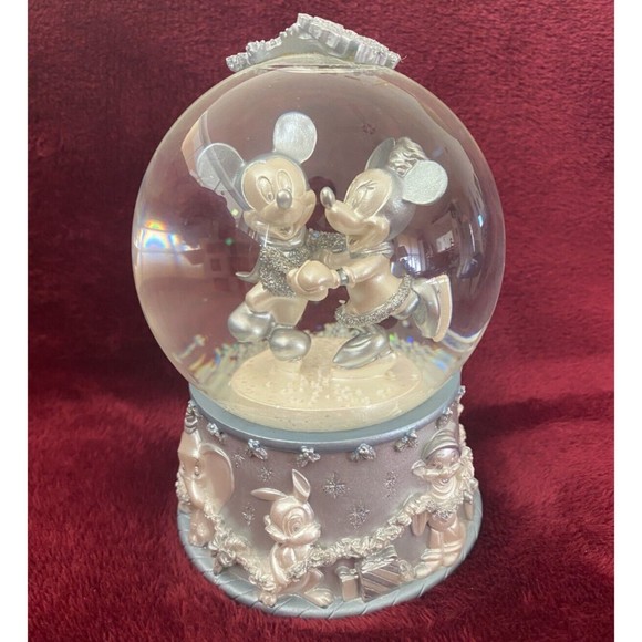 Special Edition Mickey And Minnie Skating Silver Snow Globe Disney Store 2002 - Picture 7 of 16